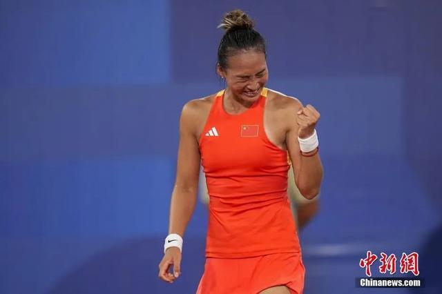 她们通过自 她们通过自